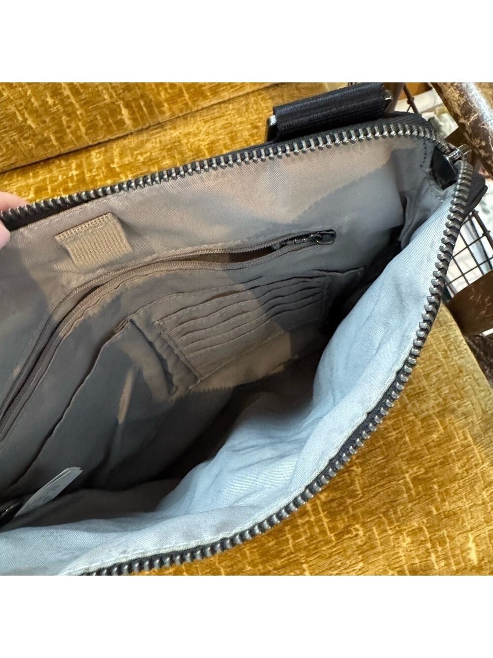 Baggallini Black Camouflage Shoulder Bag Purse - Picture 4 of 4